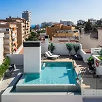 Elegant Beachside 2 Bedroom With Rooftop Pool Apartment *