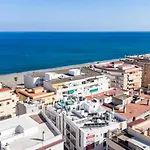 Apartment Elegant Beachside 2 Bedroom With Rooftop Pool
