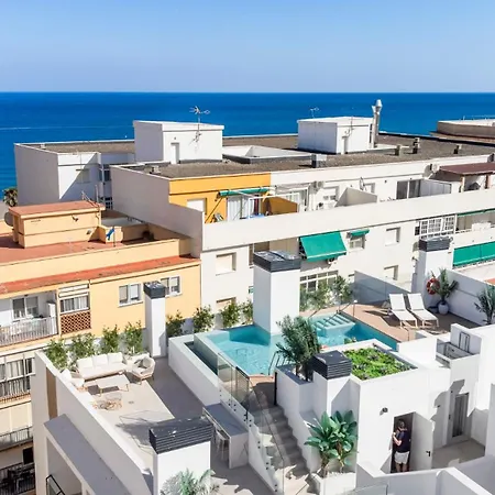 Elegant Beachside 2 Bedroom With Rooftop Pool エステポナ