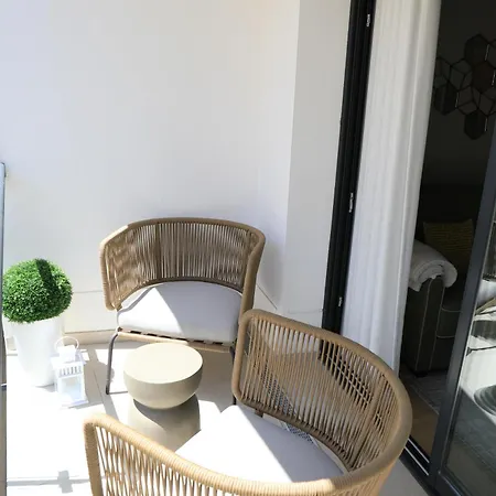 Elegant Beachside 2 Bedroom With Rooftop Pool アパート *