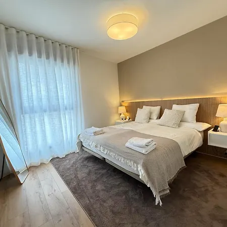 Apartment Elegant Beachside 2 Bedroom With Rooftop Pool *