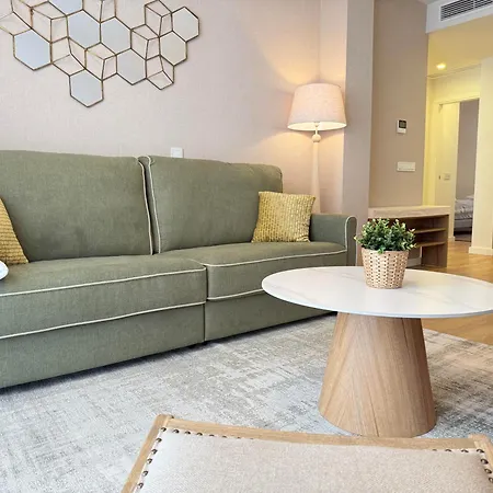 Elegant Beachside 2 Bedroom With Rooftop Pool Apartment