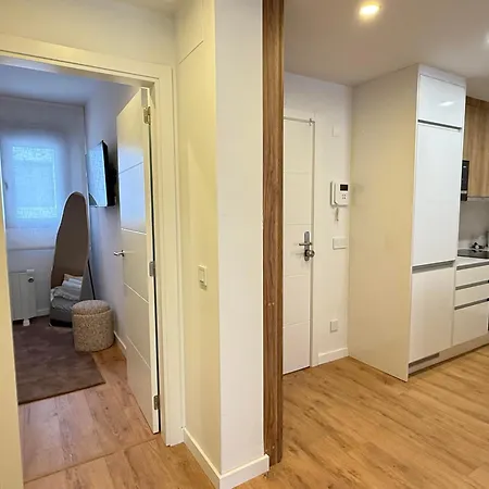 Elegant Beachside 2 Bedroom With Rooftop Pool Apartment