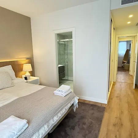 Elegant Beachside 2 Bedroom With Rooftop Pool エステポナ